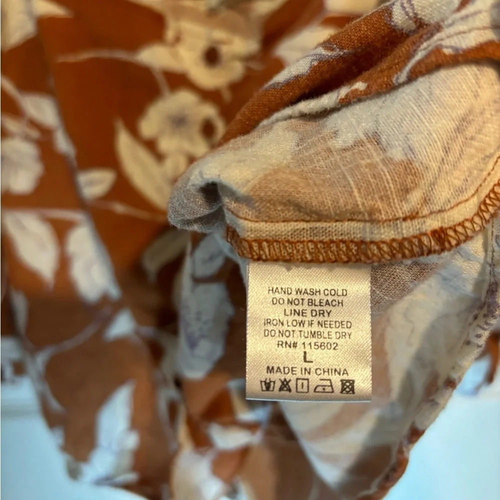 Lush floral linen blend top size L - Picture 2 of 10